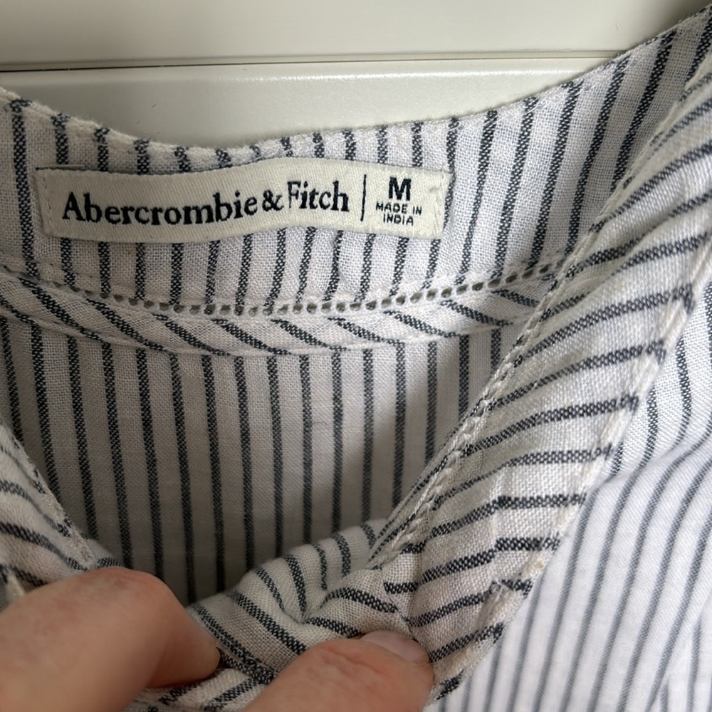 Abercrombie and Fitch tank - Picture 2 of 3